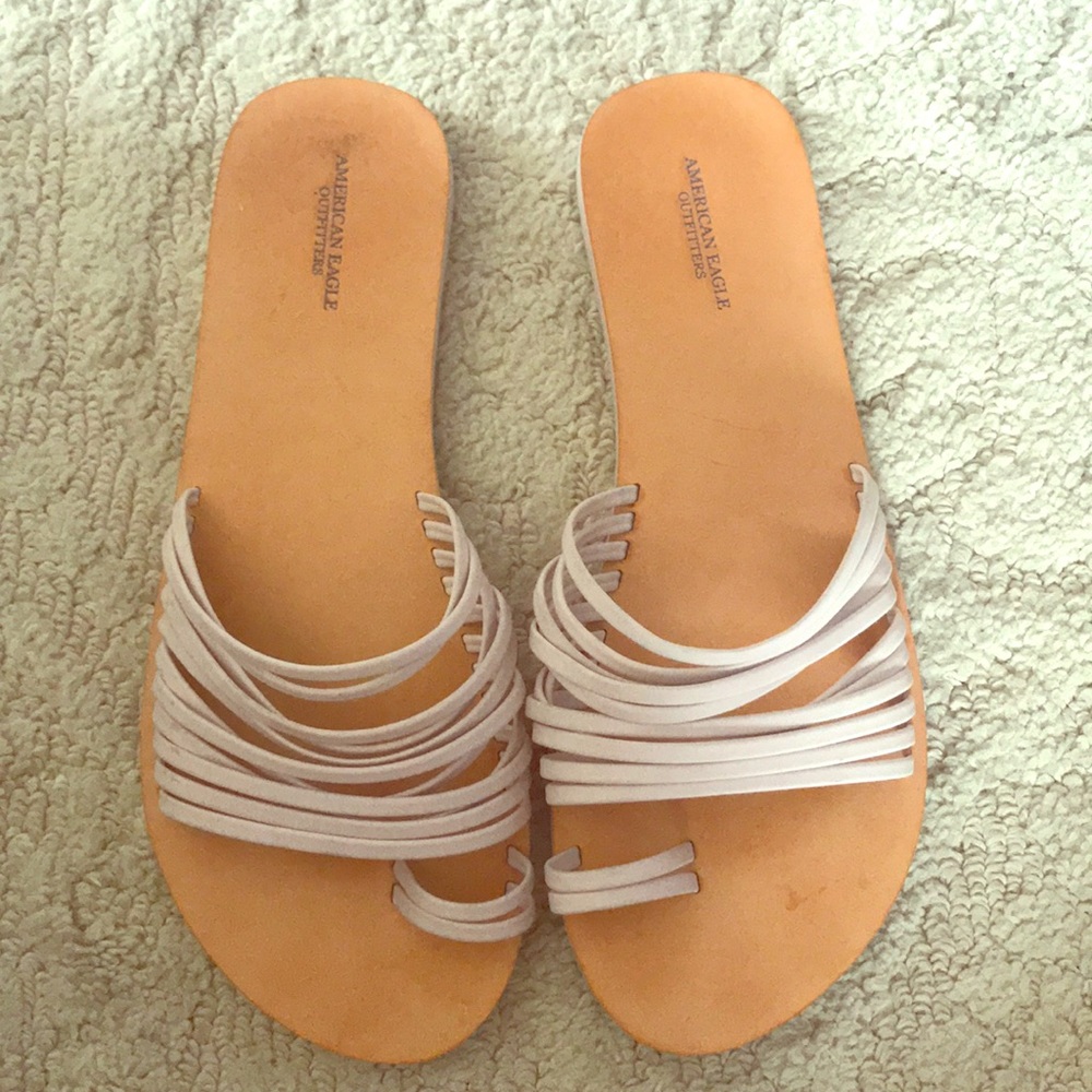 American Eagle flip flops